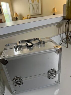 Silver Aluminum Makeup Train Case – Compact Storage Box